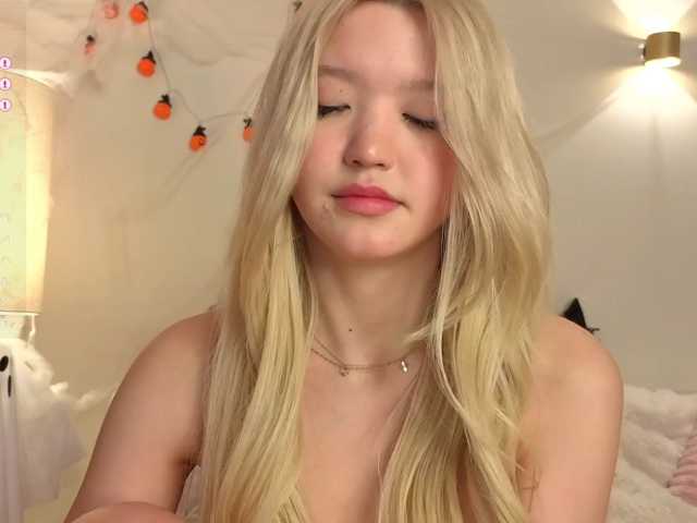 milli-sunrise live cam on BongaCams