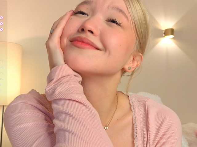 milli-sunrise live cam on BongaCams