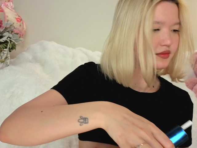 milli-sunrise live cam on BongaCams