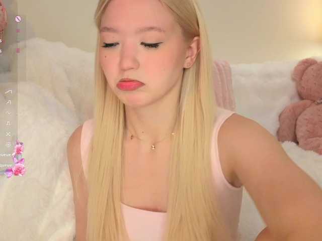 milli-sunrise live cam on BongaCams