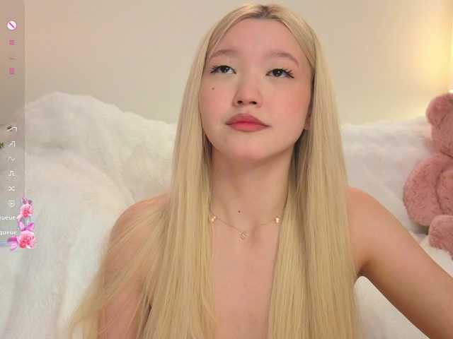 milli-sunrise live cam on BongaCams