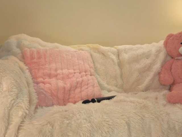 milli-sunrise live cam on BongaCams