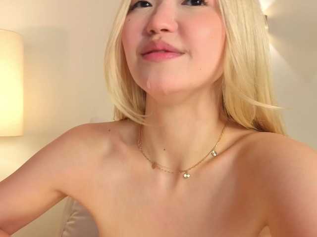milli-sunrise live cam on BongaCams