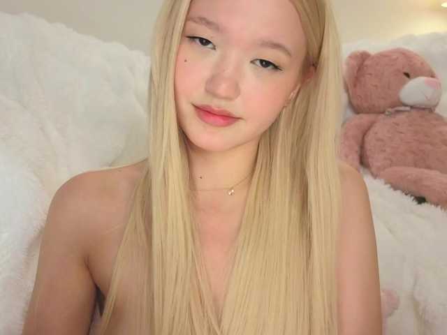 milli-sunrise live cam on BongaCams