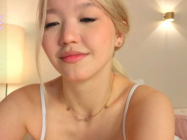 milli-sunrise live cam on BongaCams