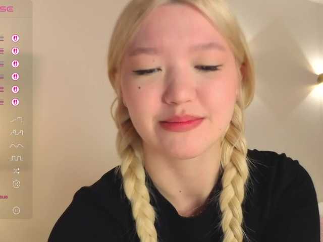 milli-sunrise live cam on BongaCams
