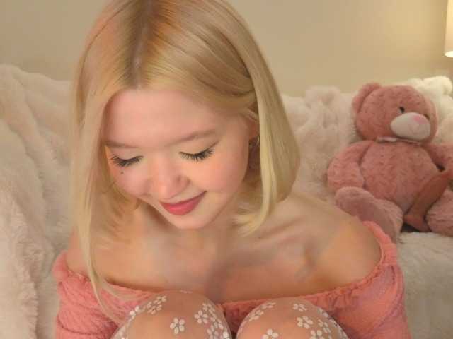 milli-sunrise live cam on BongaCams