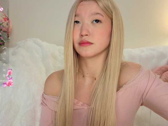 milli-sunrise live cam on BongaCams