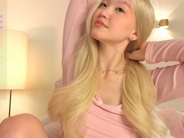 milli-sunrise live cam on BongaCams