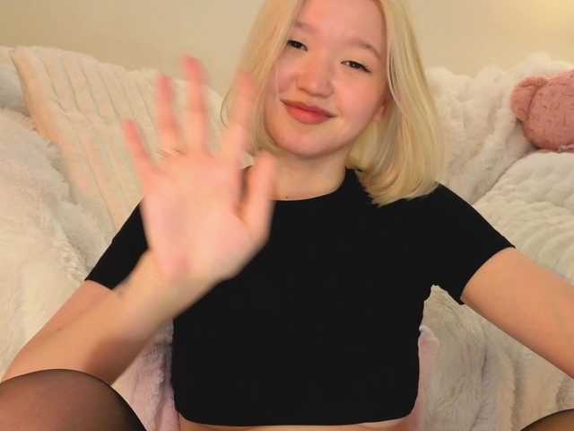milli-sunrise live cam on BongaCams