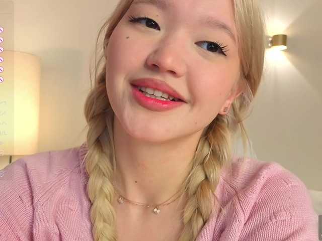 milli-sunrise live cam on BongaCams