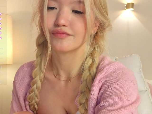 milli-sunrise live cam on BongaCams