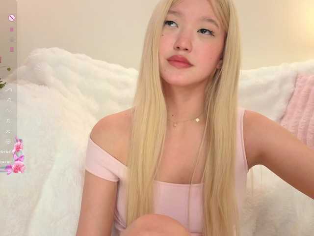 milli-sunrise live cam on BongaCams