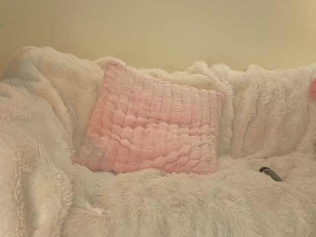 milli-sunrise live cam on BongaCams