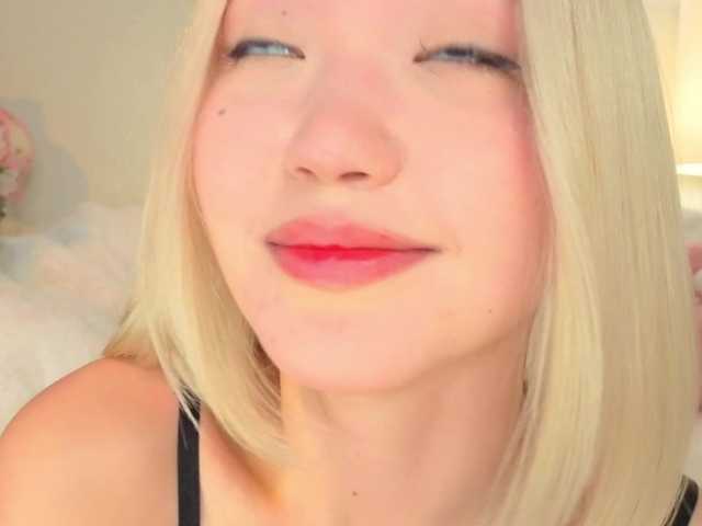 milli-sunrise live cam on BongaCams