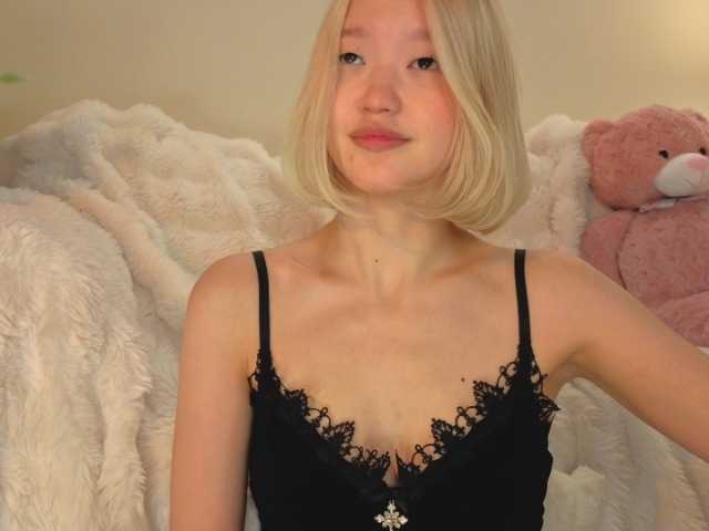 milli-sunrise live cam on BongaCams