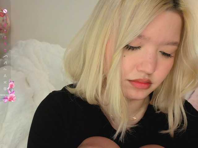 milli-sunrise live cam on BongaCams