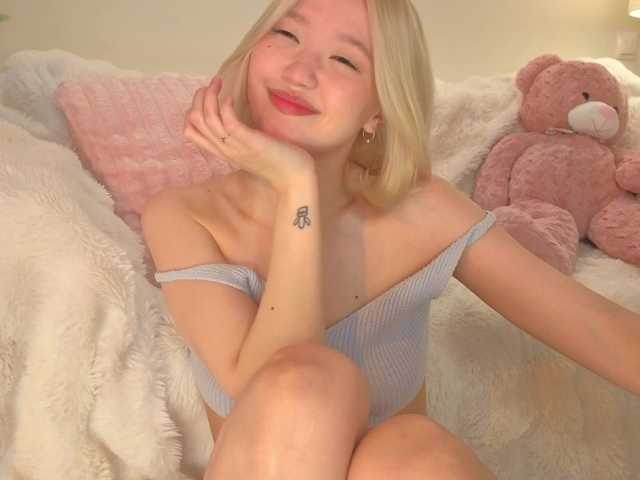 milli-sunrise live cam on BongaCams