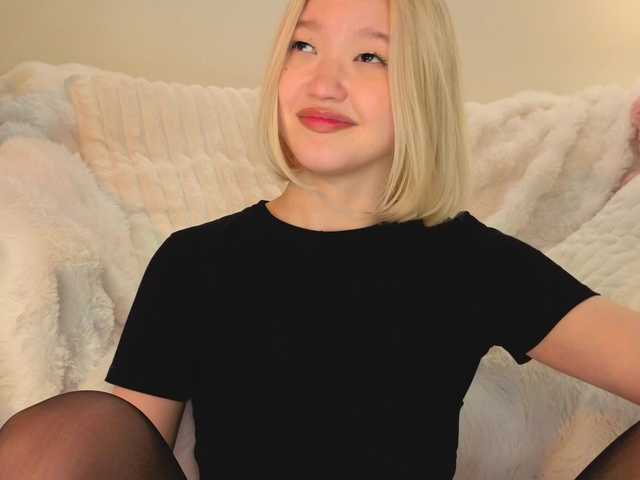 milli-sunrise live cam on BongaCams