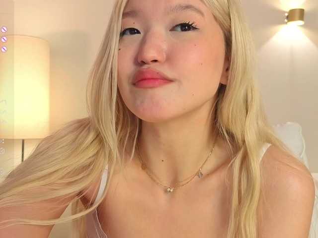milli-sunrise live cam on BongaCams