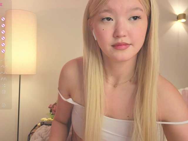 milli-sunrise live cam on BongaCams