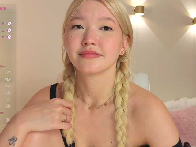 milli-sunrise live cam on BongaCams