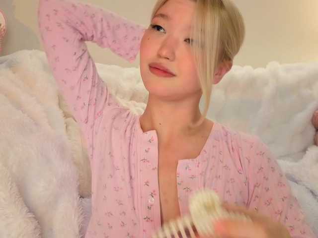 milli-sunrise live cam on BongaCams