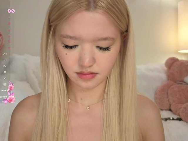 milli-sunrise live cam on BongaCams