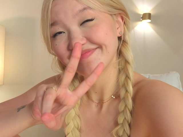 milli-sunrise live cam on BongaCams