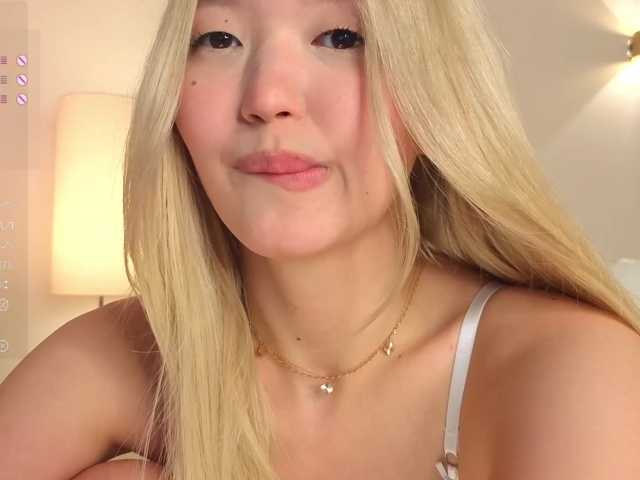 milli-sunrise live cam on BongaCams