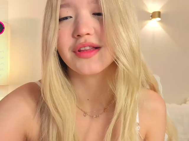 milli-sunrise live cam on BongaCams