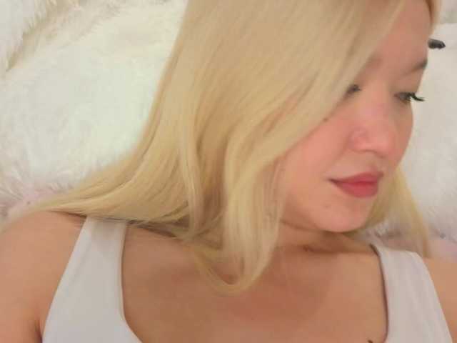 milli-sunrise live cam on BongaCams