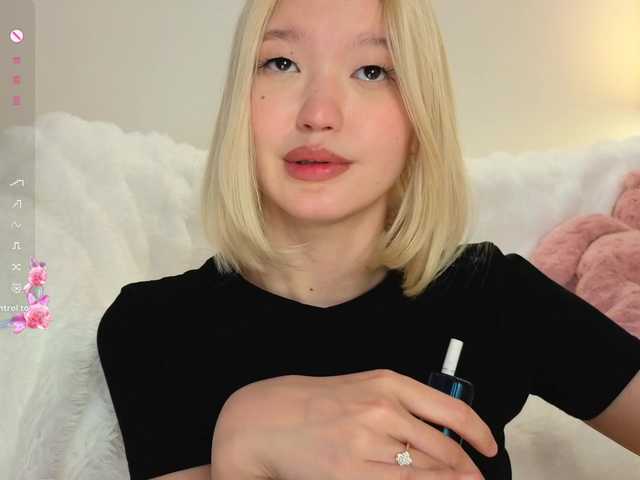 milli-sunrise live cam on BongaCams