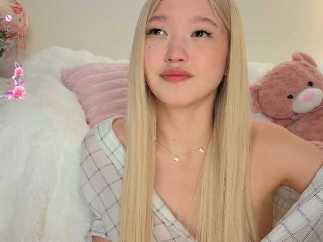 milli-sunrise live cam on BongaCams