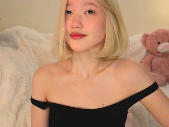 milli-sunrise live cam on BongaCams