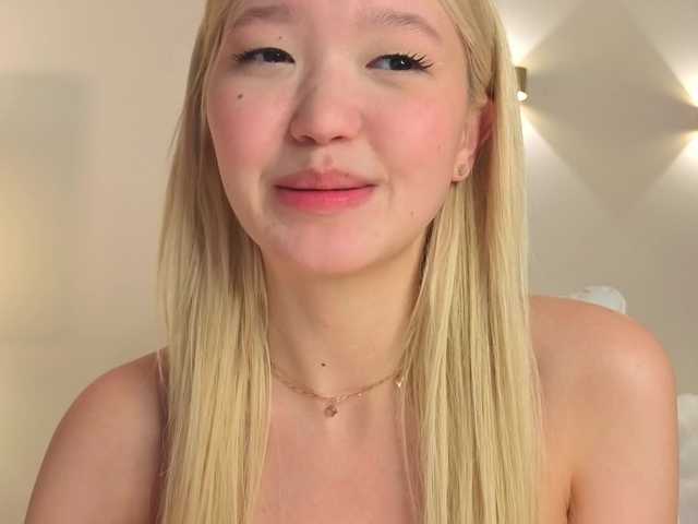 milli-sunrise live cam on BongaCams