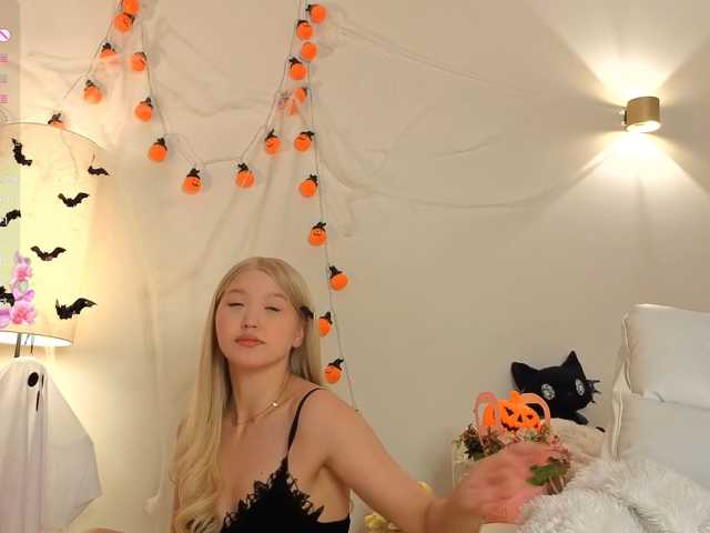 milli-sunrise live cam on BongaCams