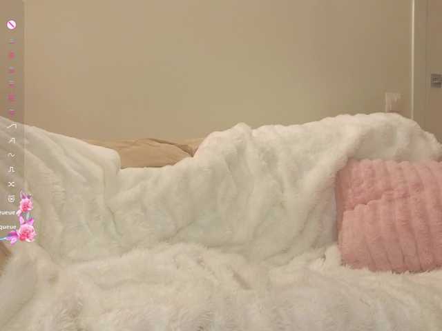 milli-sunrise live cam on BongaCams