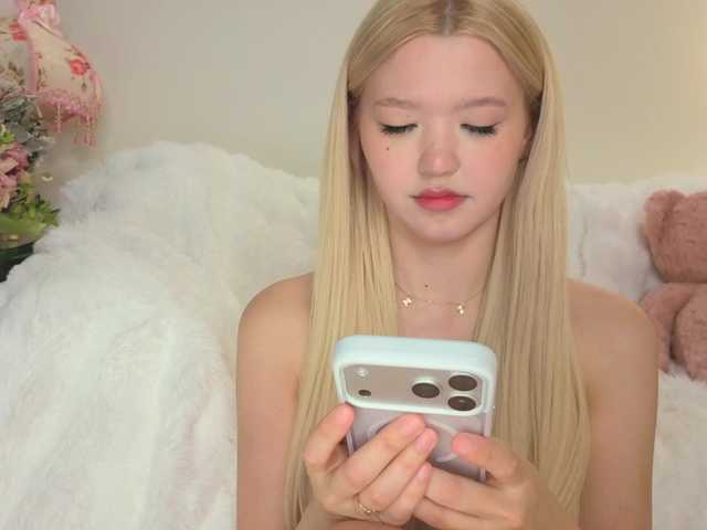 milli-sunrise live cam on BongaCams