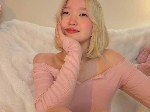 milli-sunrise live cam on BongaCams