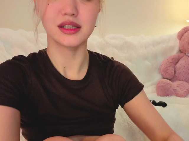 milli-sunrise live cam on BongaCams