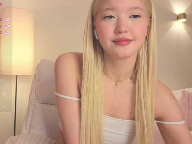 milli-sunrise live cam on BongaCams