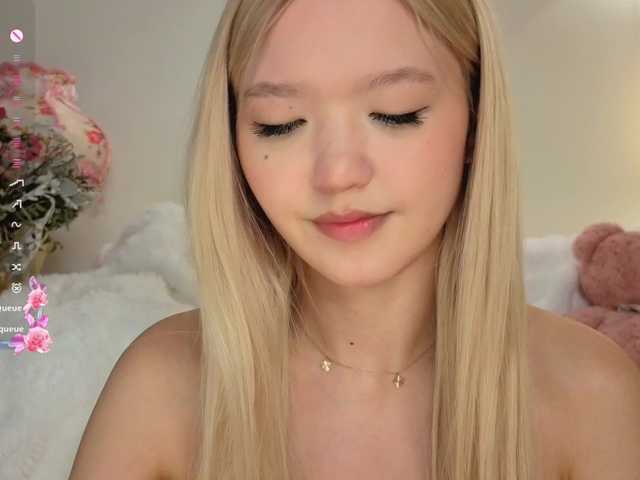 milli-sunrise live cam on BongaCams