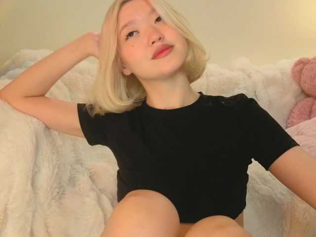 milli-sunrise live cam on BongaCams