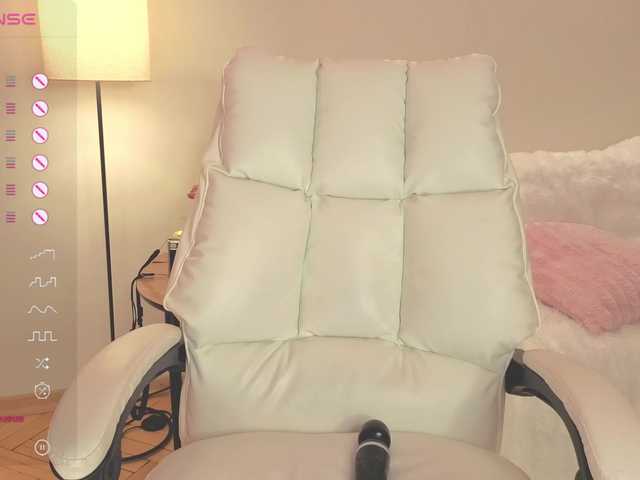 milli-sunrise live cam on BongaCams