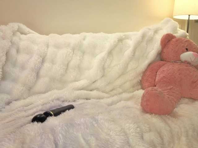milli-sunrise live cam on BongaCams