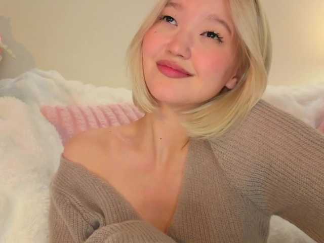 milli-sunrise live cam on BongaCams