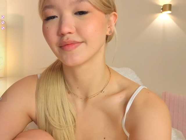 milli-sunrise live cam on BongaCams