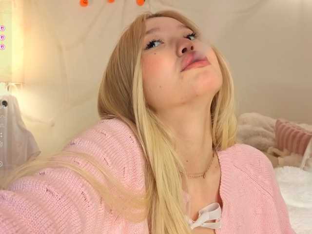 milli-sunrise live cam on BongaCams