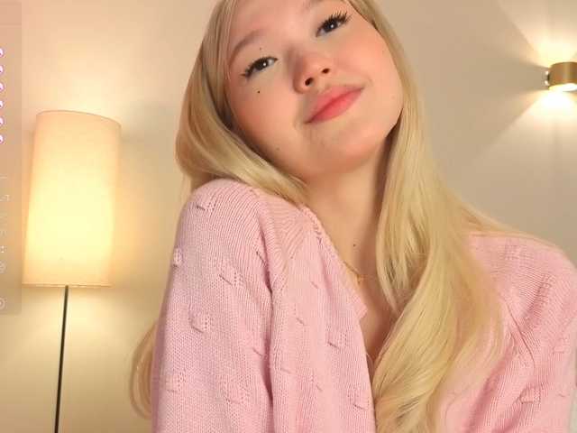 milli-sunrise live cam on BongaCams